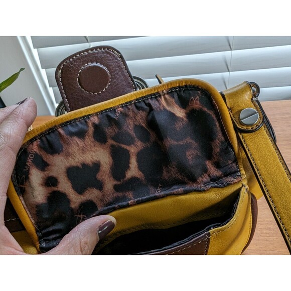 B. Makowsky Organizer Mustard & Brown Genuine Leather Messenger Cross-body bag - Picture 14 of 16